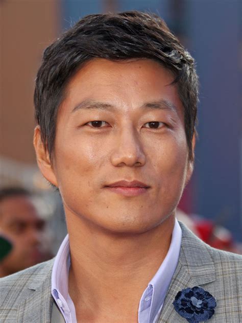 Sung Kang .